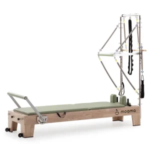 Lettino Reformer Pilates in Legno con Torre Mooma
